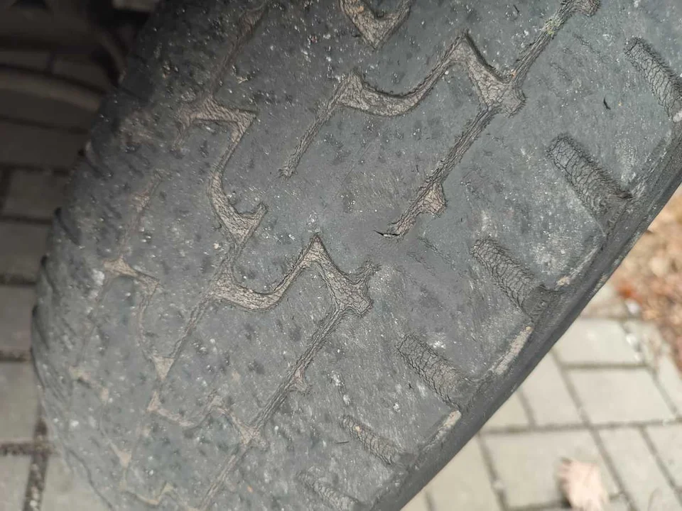 Lublin: Auto do przewozu osób w fatalnym stanie. Obywatel Zimbabwe za kierownicą