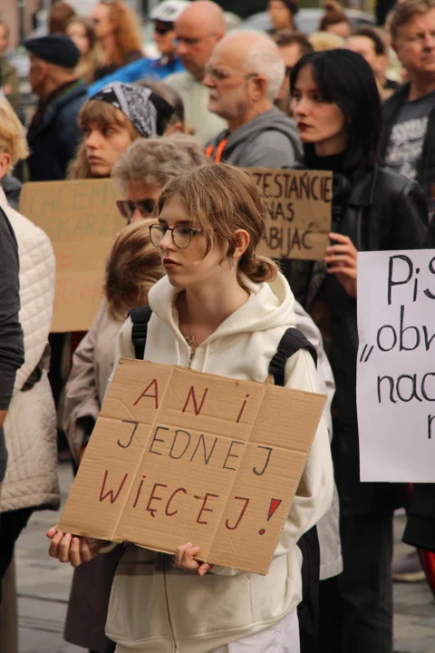 "Ani jednej więcej". Protest w Lublinie po śmierci ciężarnej Doroty