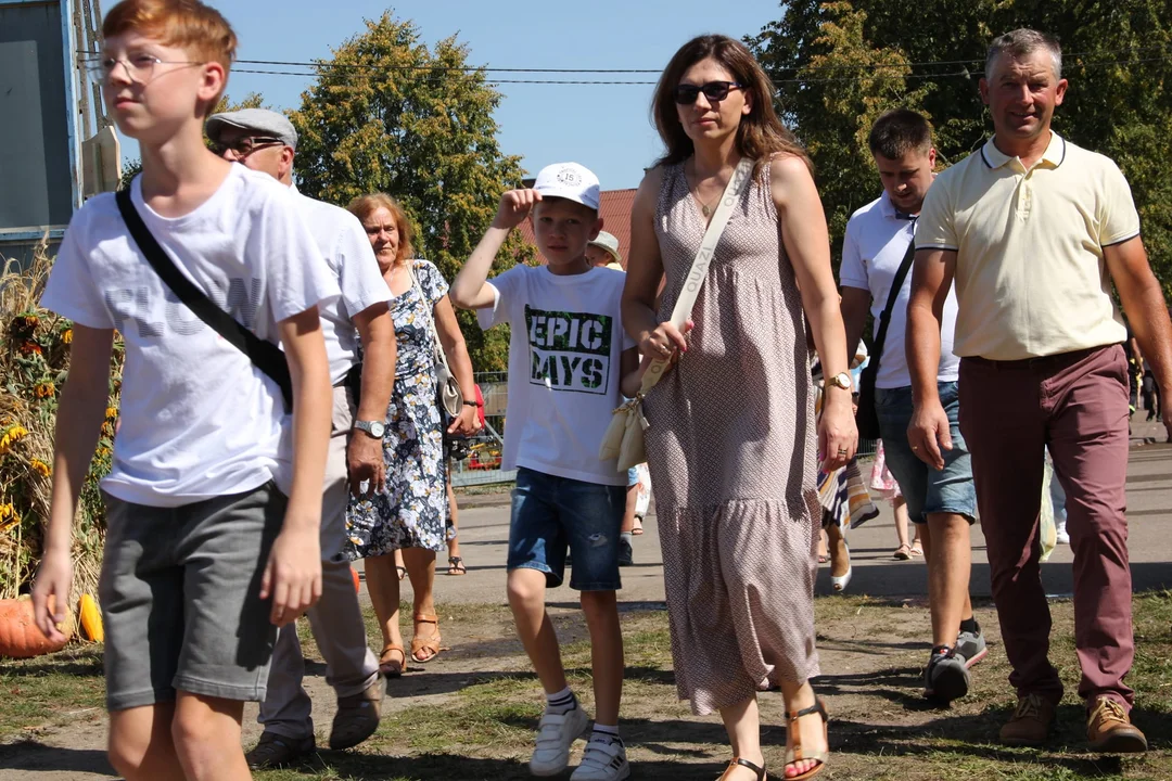 Tłumy na dożynkach w Krzywdzie. Wieńce, turniej sołectw i disco polo