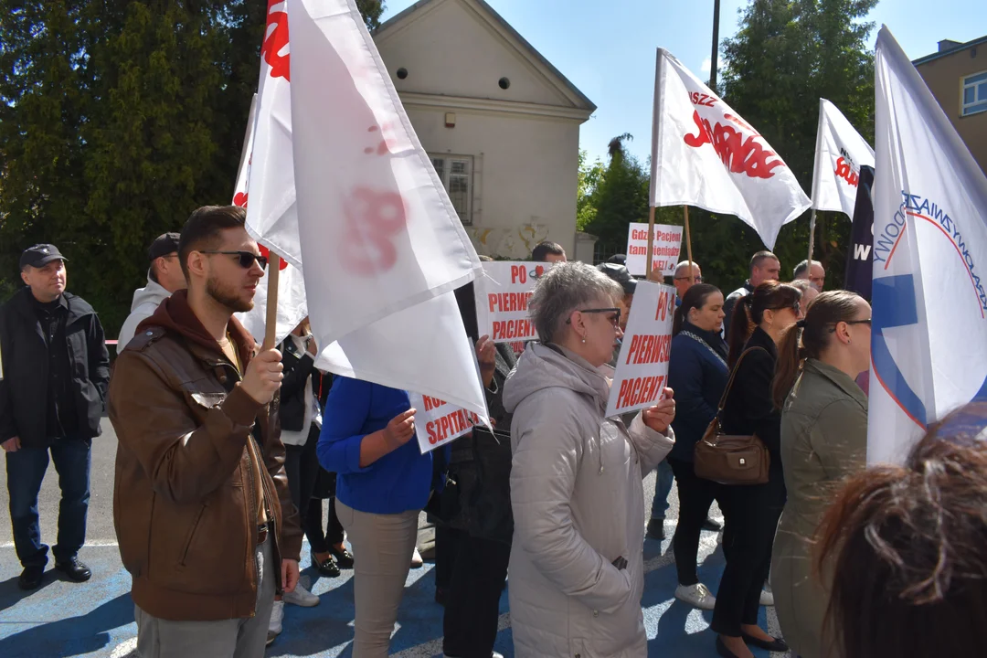 Manifestacja pracowników największego szpitala na Lubelszczyźnie