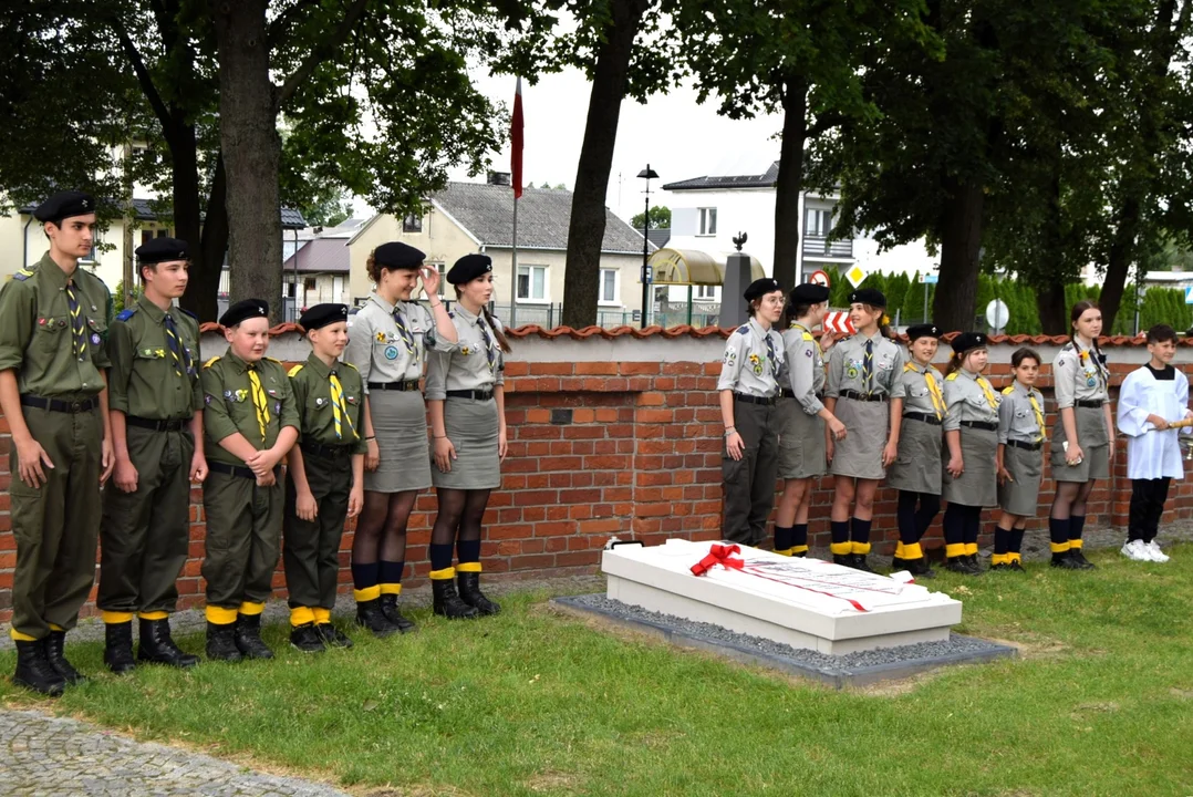 Grób kapłana i patrioty odzyskał godność. Hołd dla ks. Stanisława Ziemiańskiego w Gołębiu