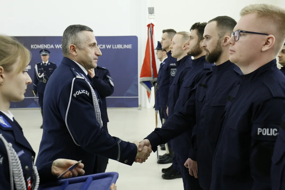 Nowi funkcjonariusze w lubelskiej policji. Złożyli ślubowanie, niedługo zaczną pracę