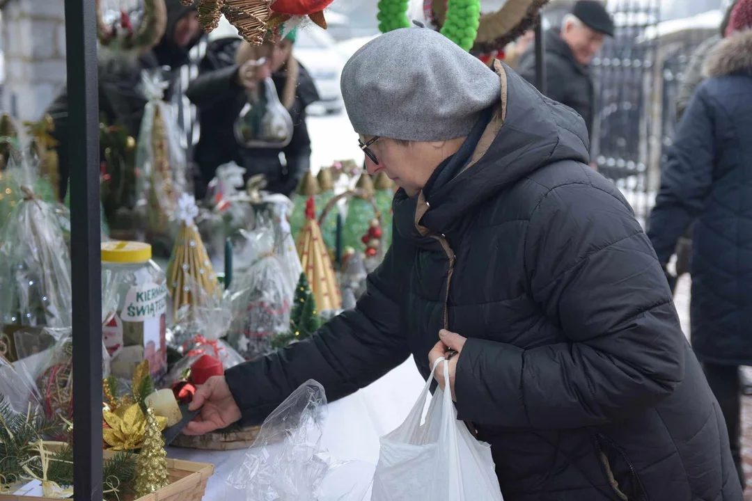 Koło Gospodyń Wiejskich w Zimnej Wodzie zaprosiło na kiermasz świąteczny na pomoc Marcie Ochnik