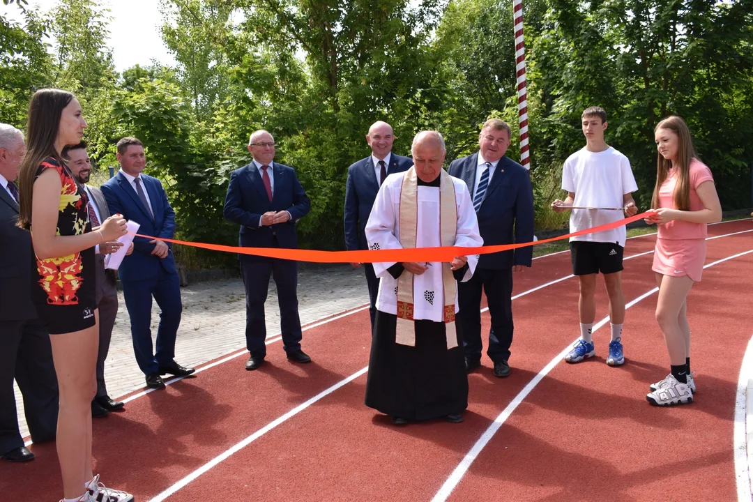 Otwarcie zmodernizowanych boisk w Kurowie