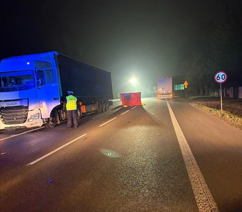 Lubelskie: Pieszy potrącony przez 2 ciężarówki. Zginął na miejscu