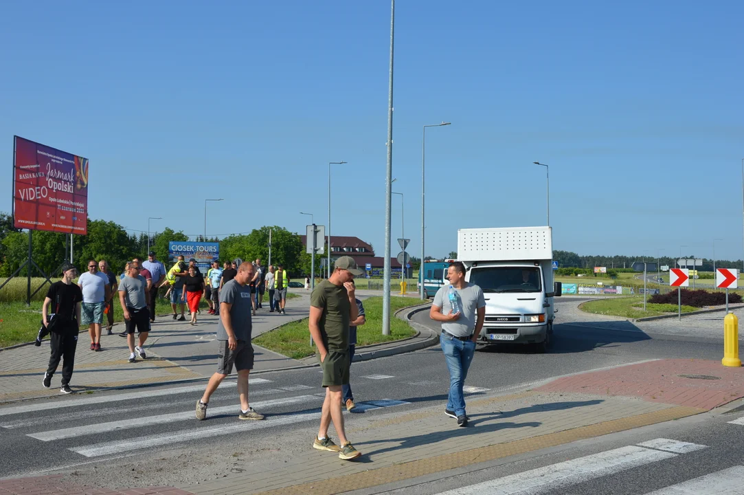 Poniedziałkowa akcja protestacyjna producentów malin w Opolu Lubelskim