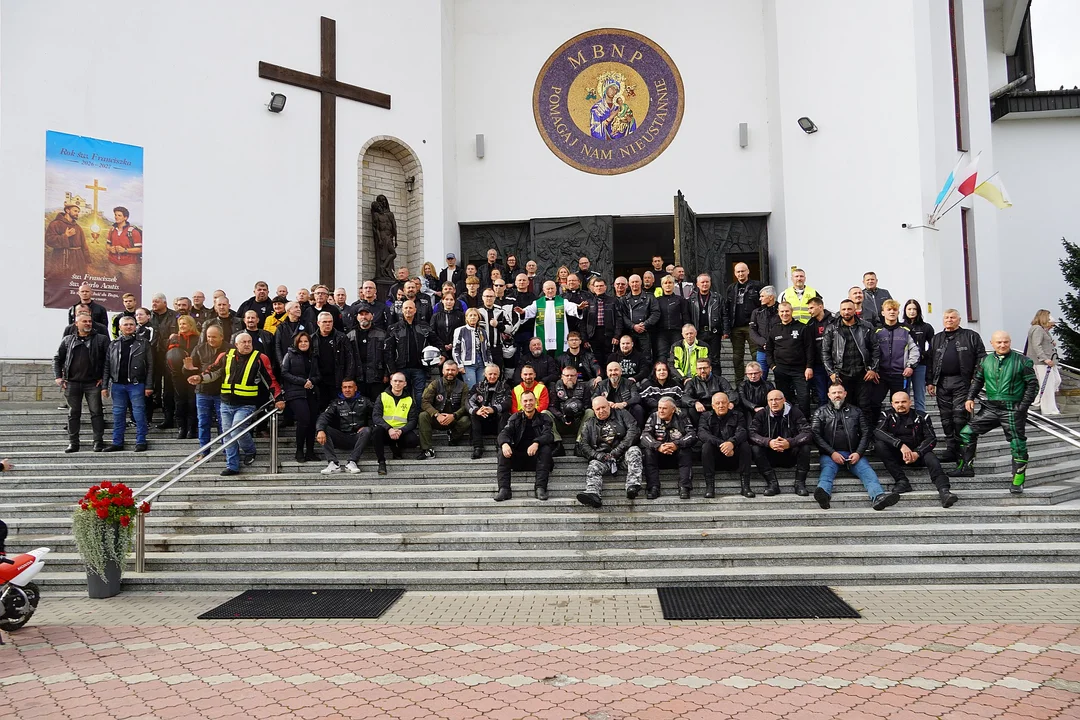 Motocykliści zakończyli sezon w radzyńskim sanktuarium. Podczas mszy ochrzczono troje dzieci [FOTO] - Zdjęcie główne