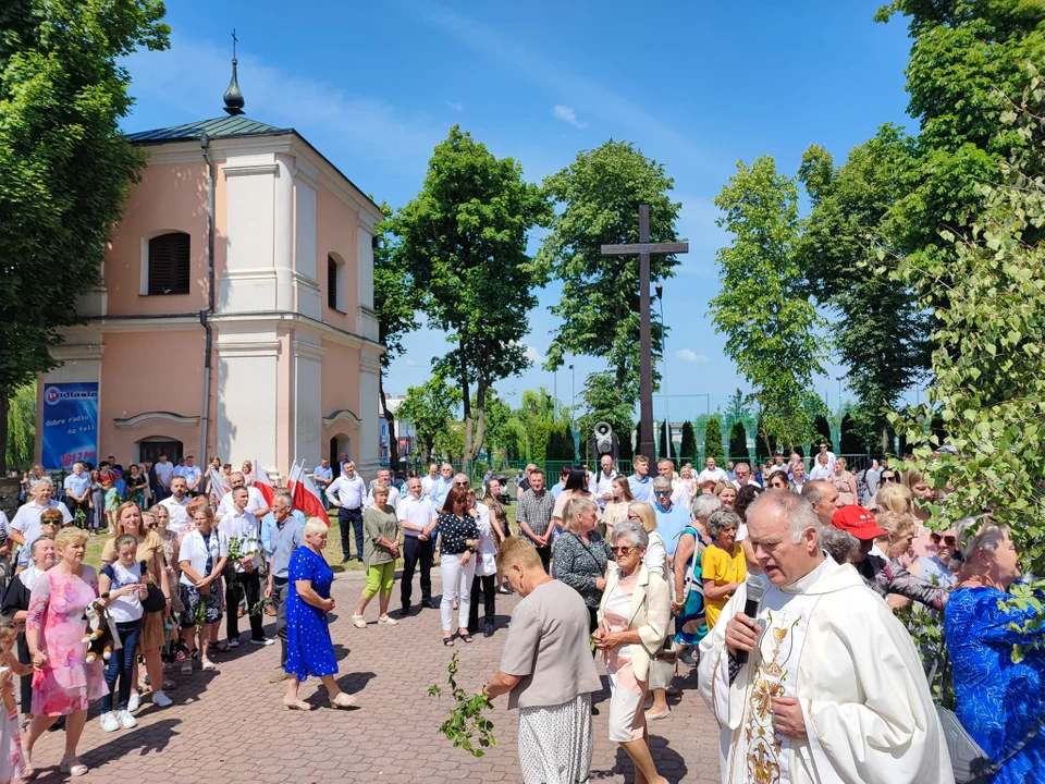 Procesja Bożego Ciała w parafii Podwyższenia Krzyża Świętego w Łukowie