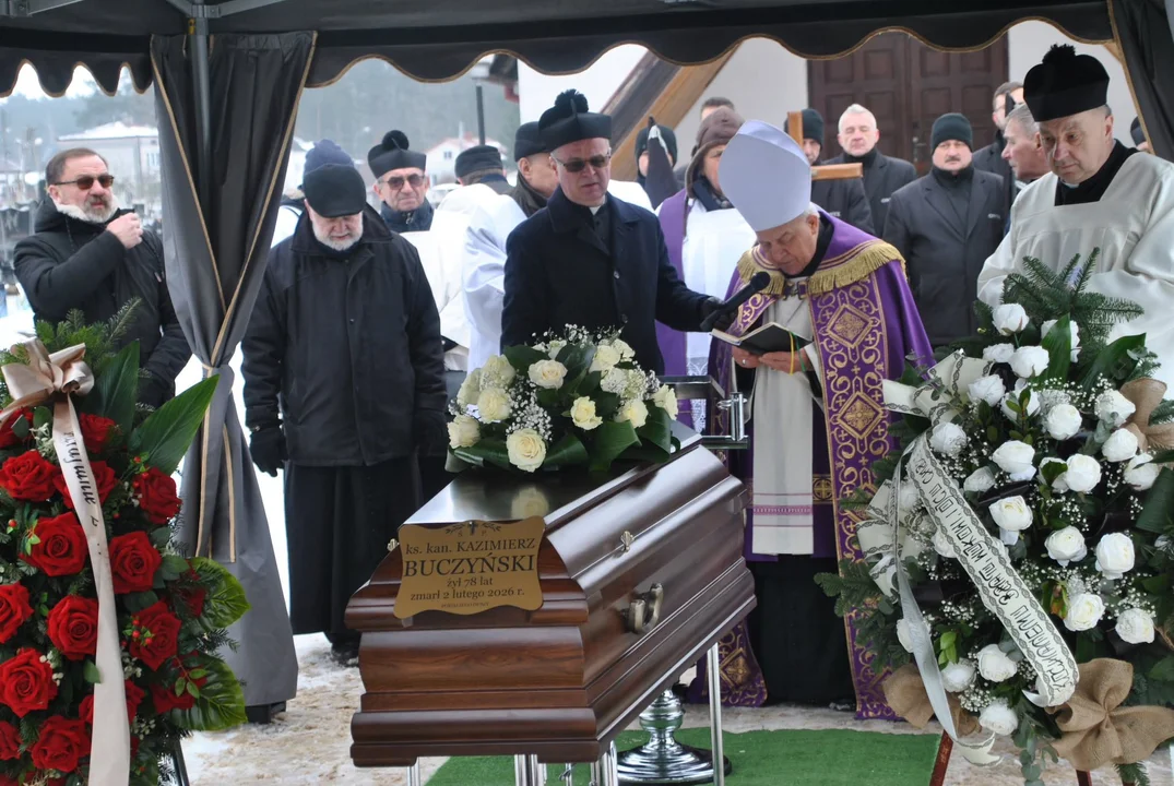 Chodel: Pożegnanie ks. kan. Kazimierza Buczyńskiego (zdjęcia) - Zdjęcie główne