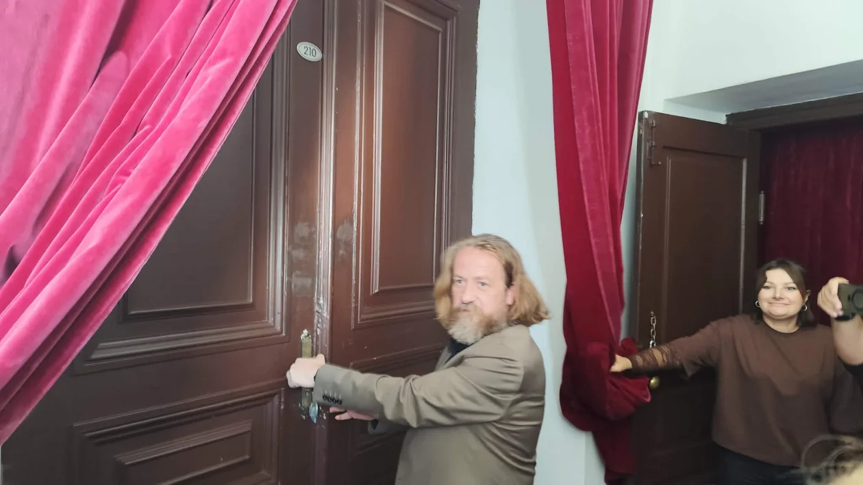 "Jestem hydraulikiem”. Były prezes TVP i nowy dyrektor Teatru Osterwy przedstawia plany. Pokazał też zamkniętą od ok. 30 lat salę