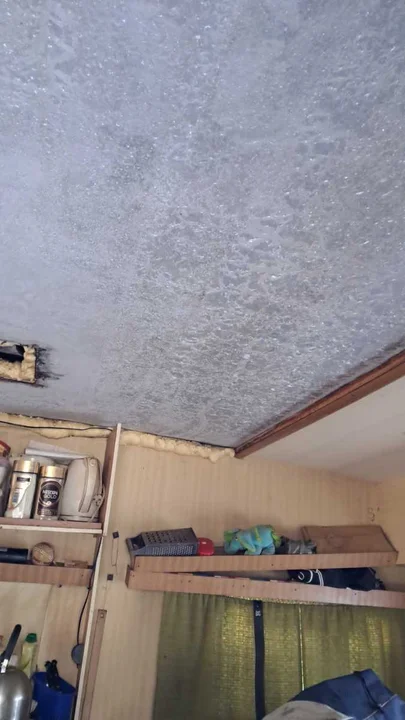 Lubelskie: Mieszkali w przyczepie bez ciepła i jedzenia. Trafili do szpitala