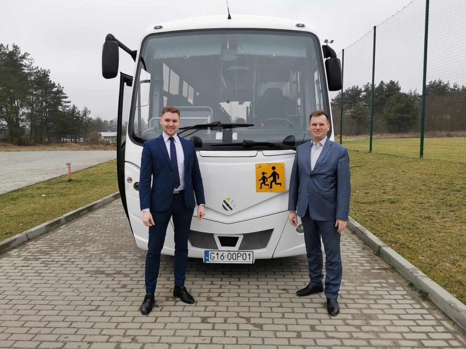 Chodel: Uczniowie pojadą do szkoły nowym autobusem (ZDJĘCIA) - Zdjęcie główne