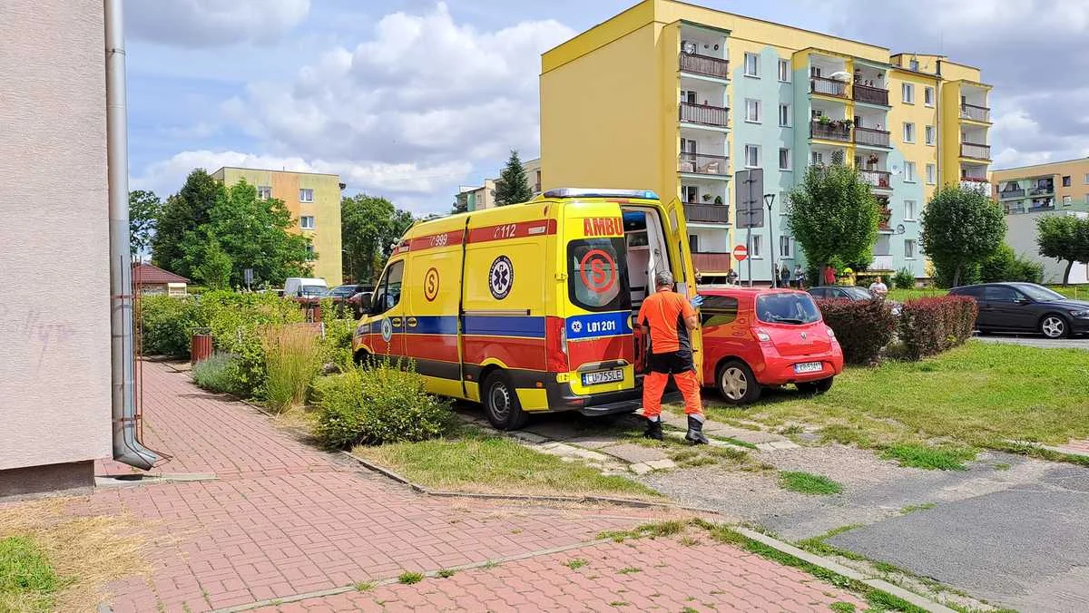 Województwo lubelskie: Małe dziecko wypadło z 3. piętra bloku. Interweniował śmigłowiec LPR