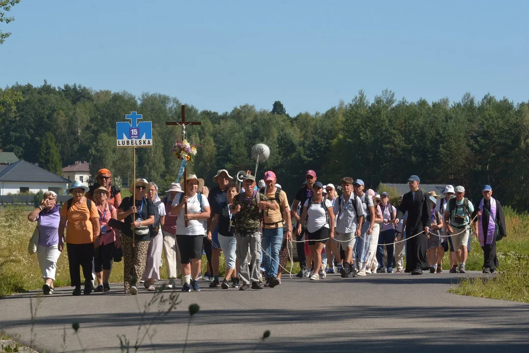 48. Lubelska Piesza Pielgrzymka. VIII dzień marszu na Jasną Górę. Zdjęcia - Zdjęcie główne