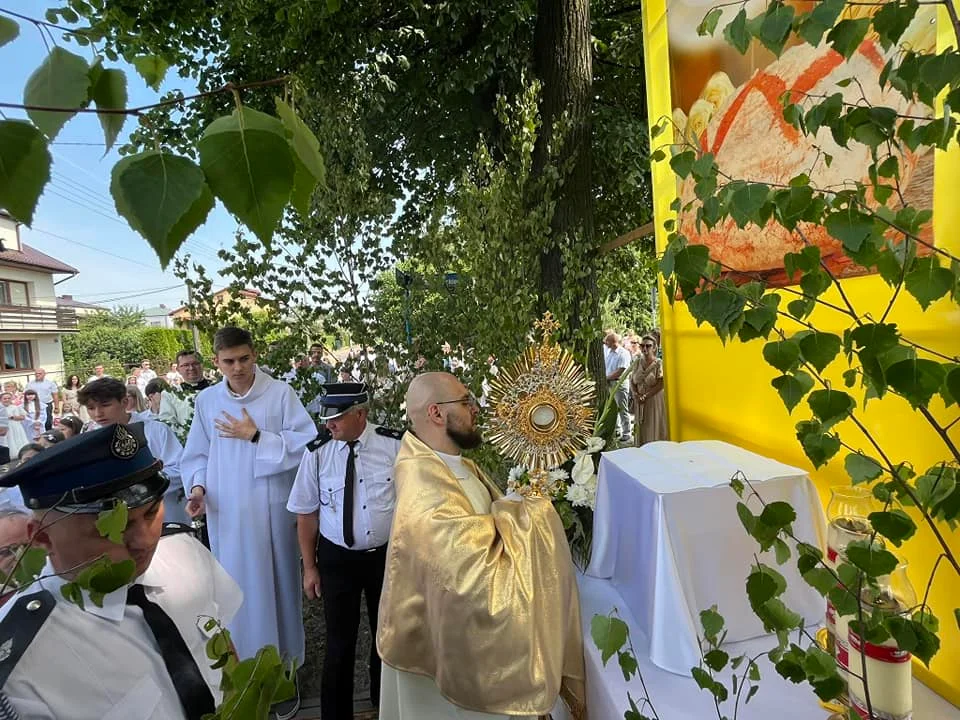 Procesja Bożego Ciała w parafii Matki Kościoła w Łukowie