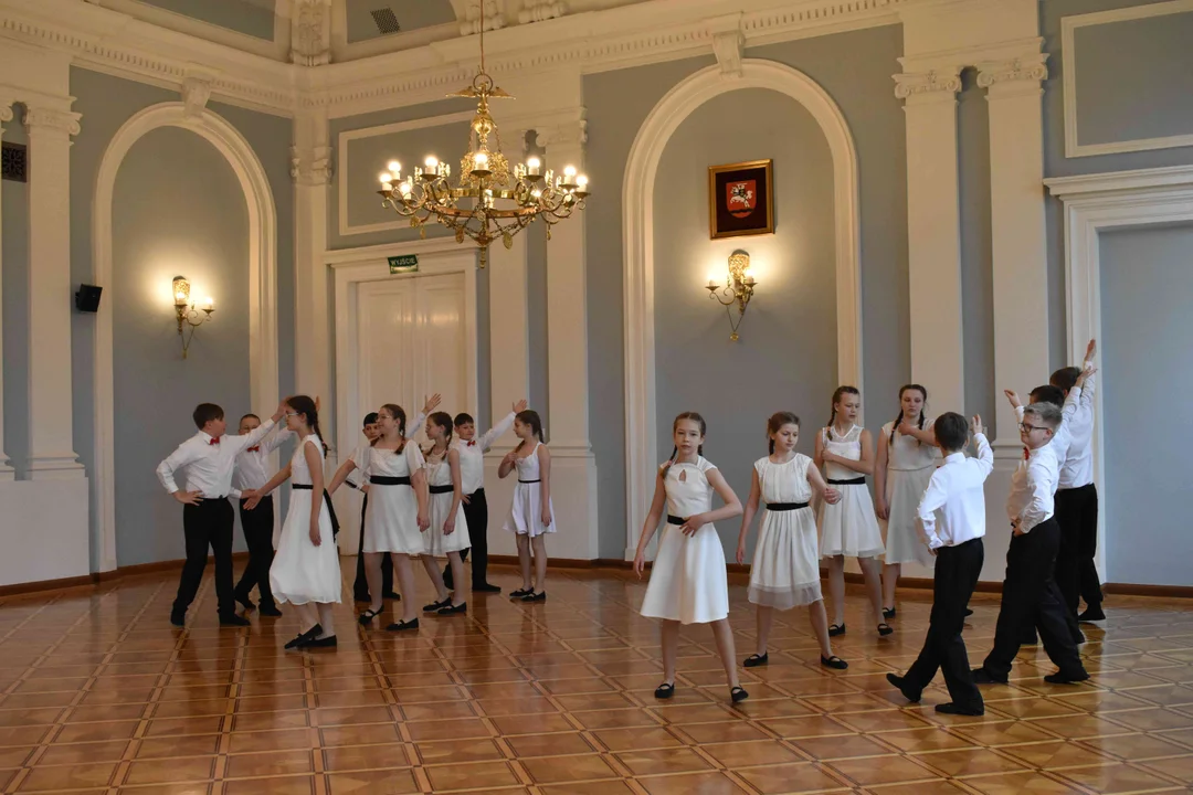 SP w Końskowoli waczy w konkursie "Piątka z narodowych"