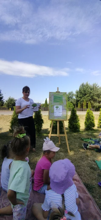 Akcja "Czytanie na polanie" w Hucie Dąbrowej