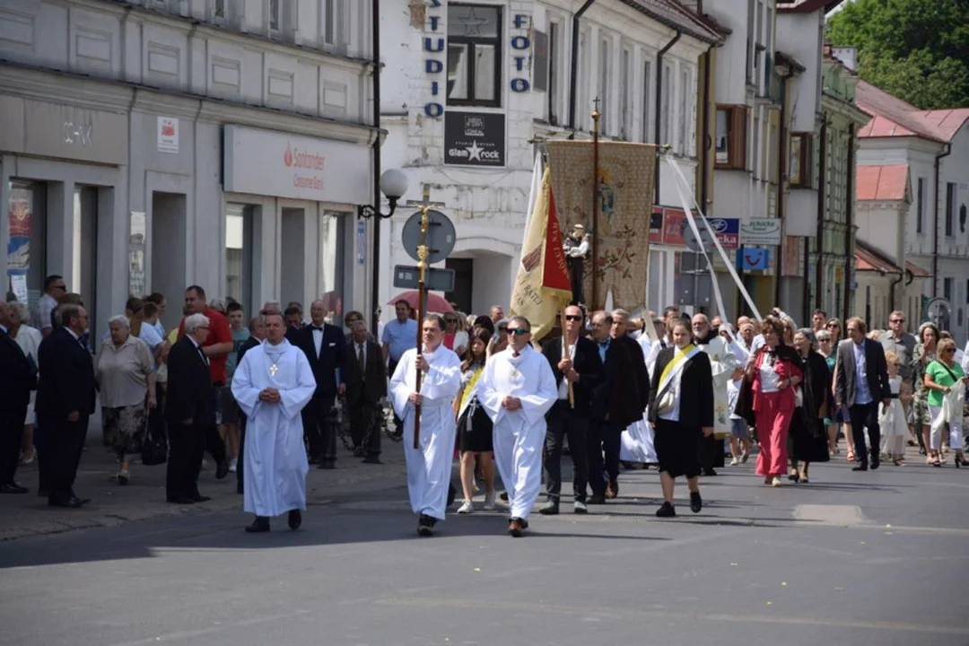 Biała Podlaska: Procesja Bożego Ciała na placu Wolności