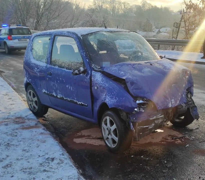 Zderzenie renault i fiata na ul. Piłsudskiego w Puławach