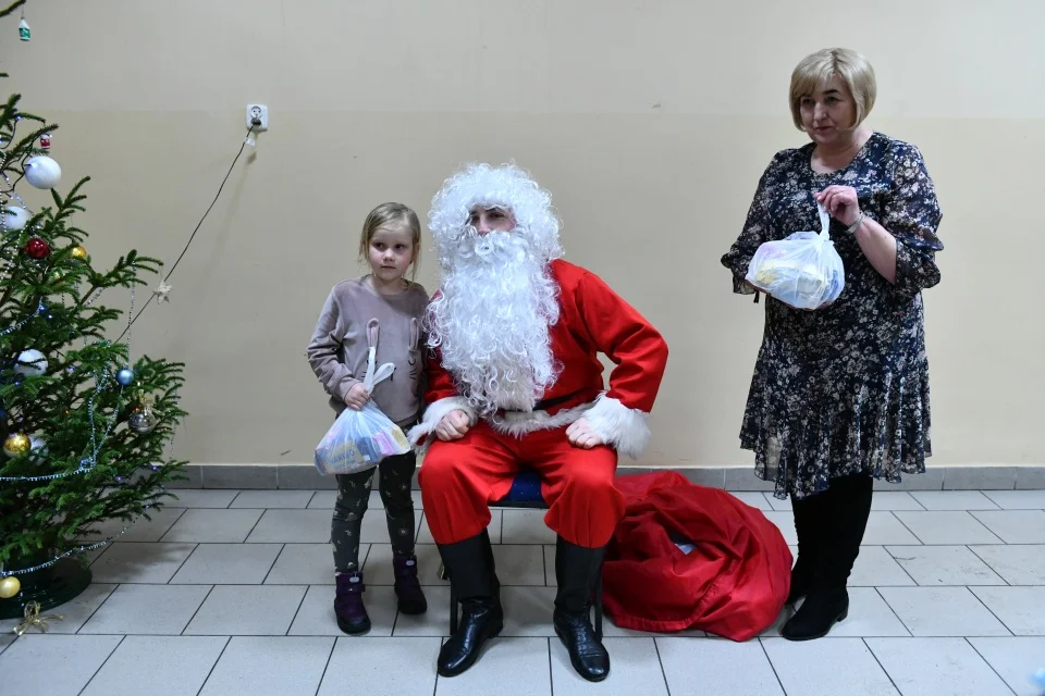 Zabawa choinkowa w Jeziorach (zdjęcia).