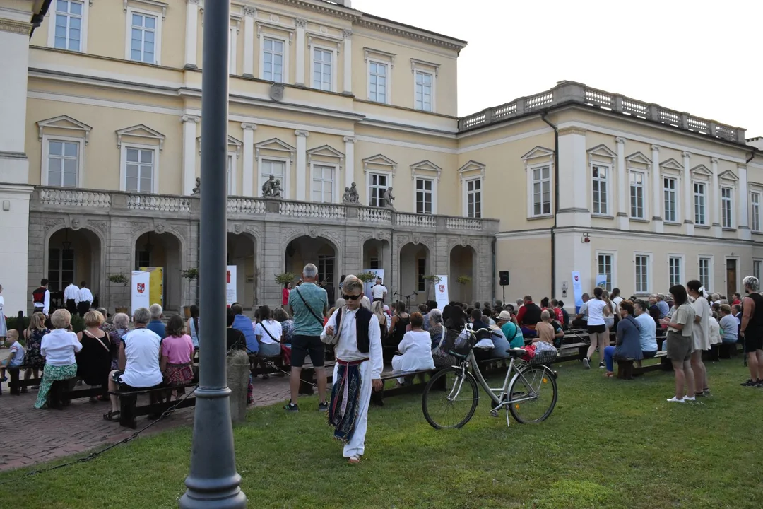 Za nami 3 dzień Międzynarodowego Festiwalu Folklorystycznego. Zobacz fotorelację prosto ze Skweru Niepodległości