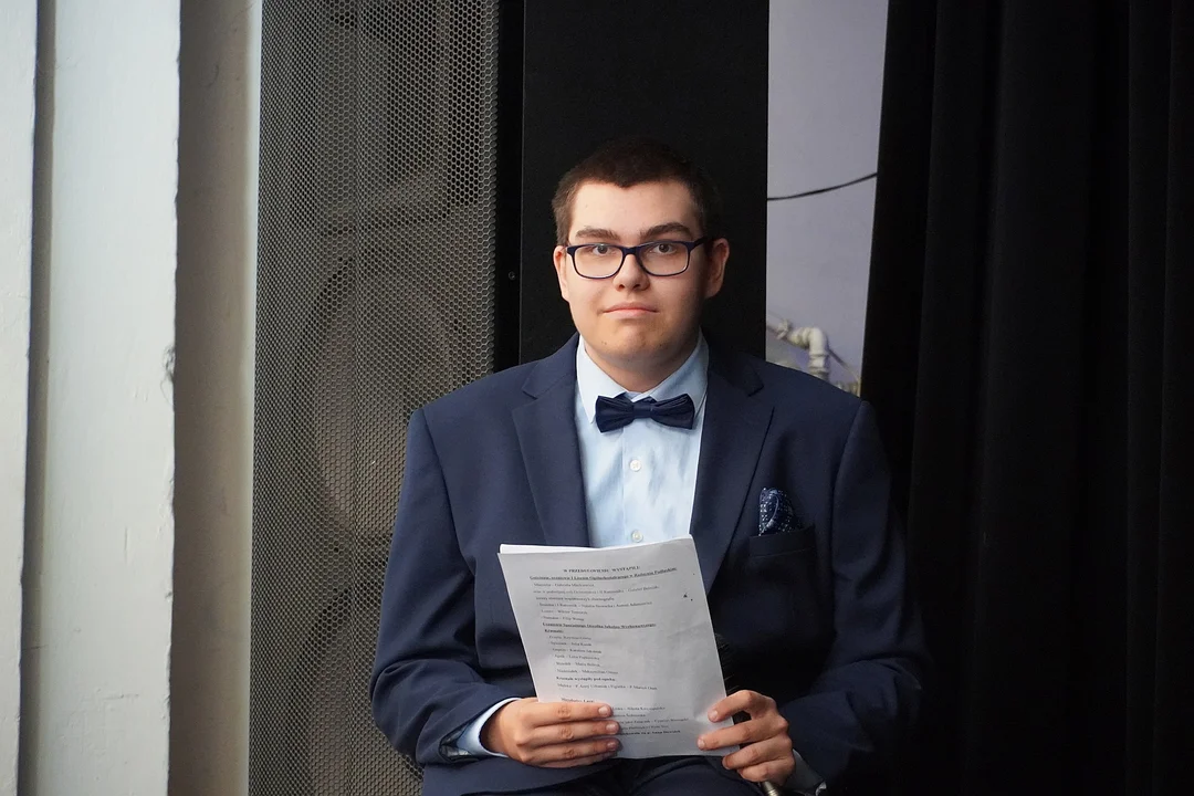 Spektakl teatralny "Śnieżka" w sali kina "Oranżeria" w Radzyniu Podlaskim