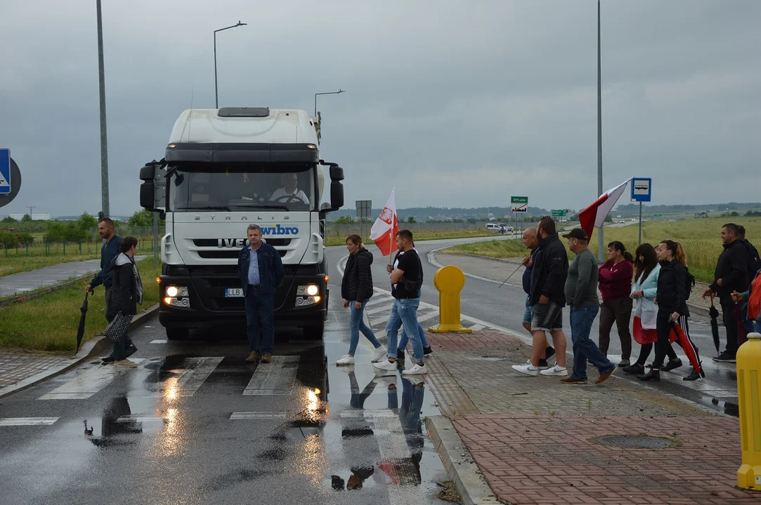 Protest producentów malin w Opolu Lubelskim. Dzień drugi