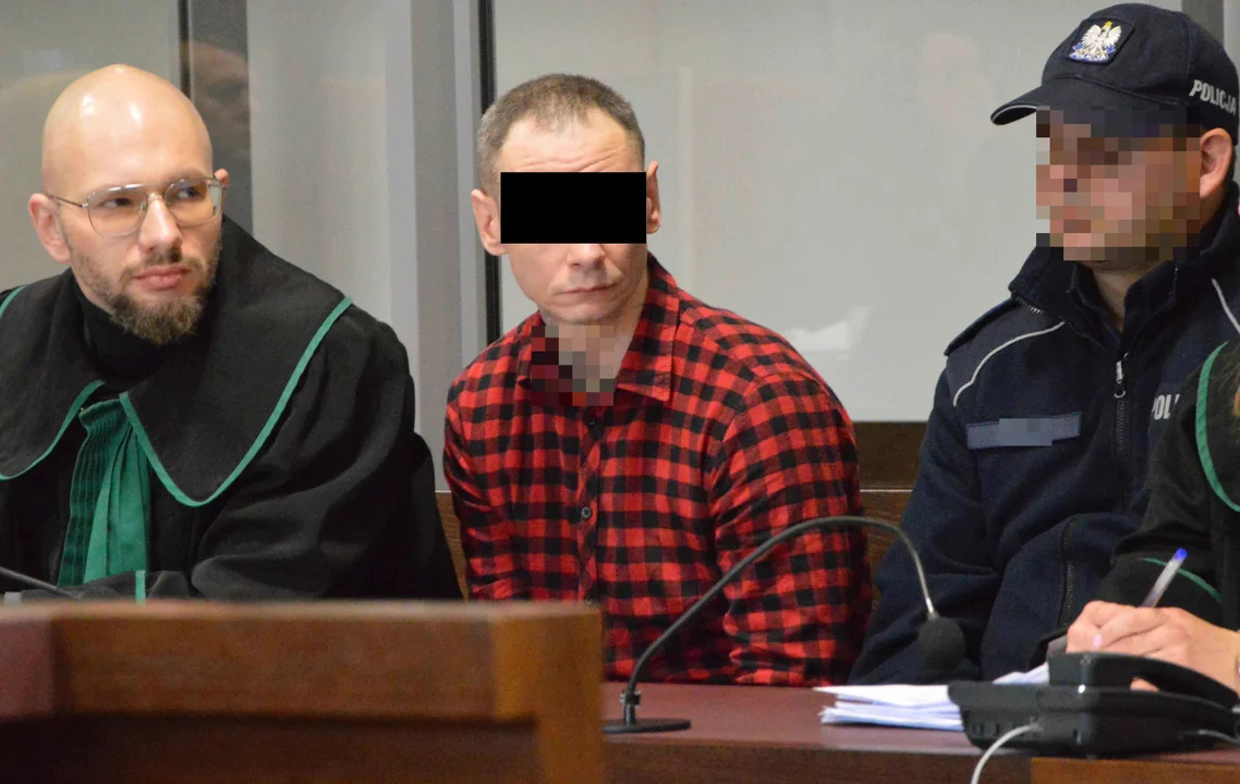 Stanęli przed sądem za spalenie dwóch ludzi na stosie w Chełmie