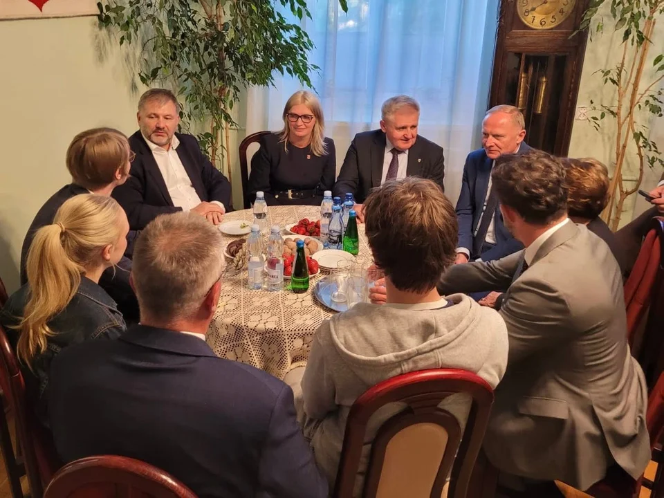 Żurek pomoże rozwiązać problem toksycznych odpadów w Garwolinie? Burmistrz przekazała ważne dokumenty
