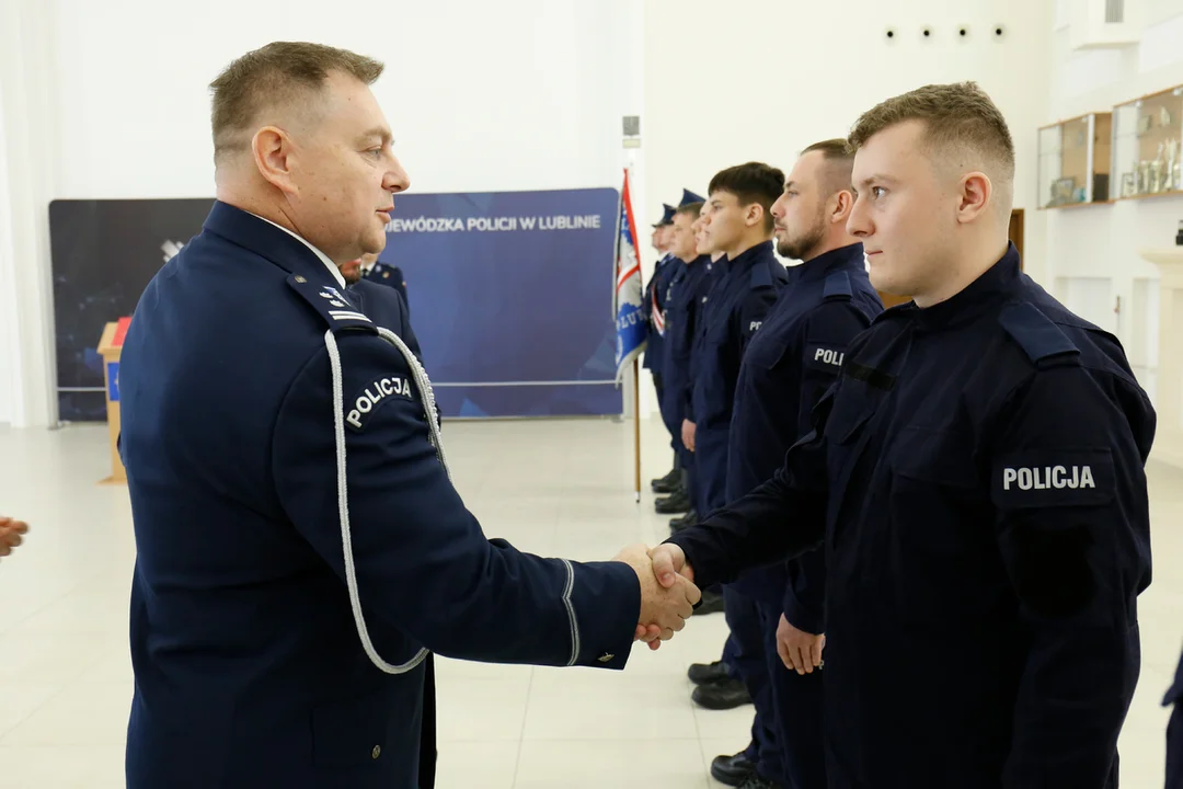 Nowi policjanci w lubelskim garnizonie. Złożyli już uroczyste ślubowanie