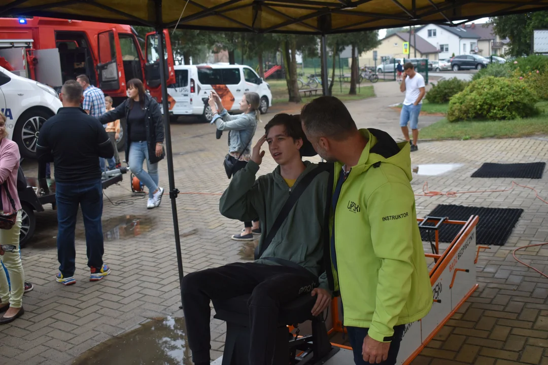 Zabawa i edukacja w jednym - tak wyglądał piknik "Bezpiecznie z Koziołkami" w Baranowie. ZOBACZ ZDJĘCIA