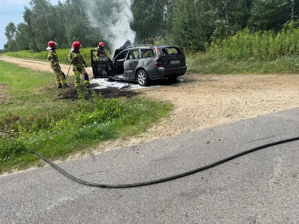 Samochód osobowy stanął w ogniu!
