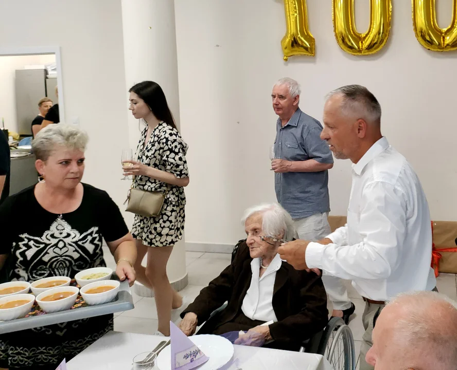 100 urodziny Pani Emilii Grudzień z Niedźwiadki