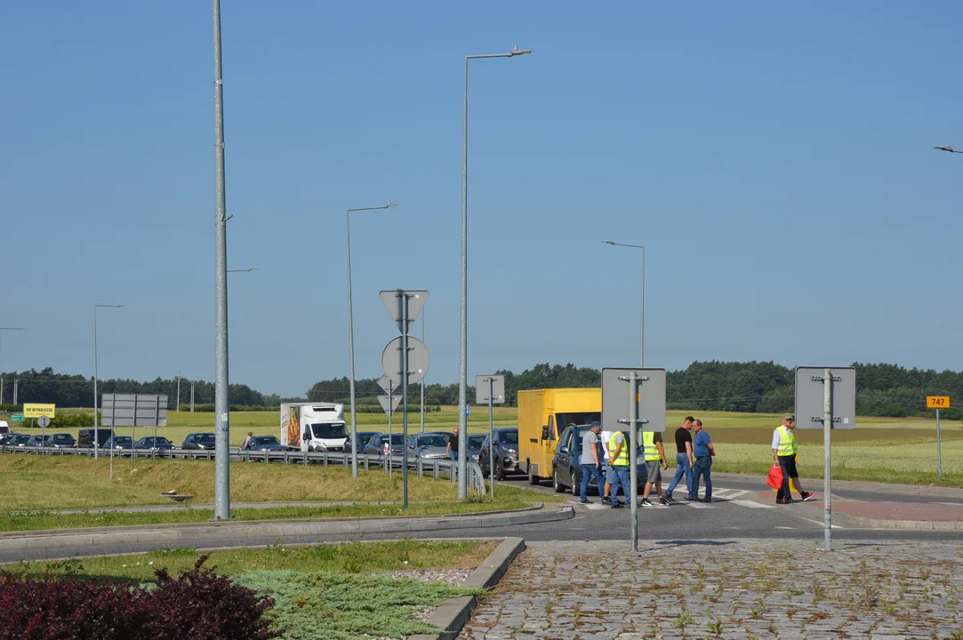 Poniedziałkowa akcja protestacyjna producentów malin w Opolu Lubelskim