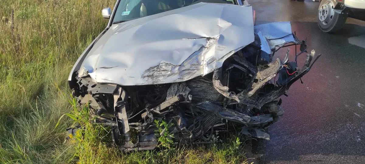 Wjechał pod lokomotywę, bo oślepiło go słońce.