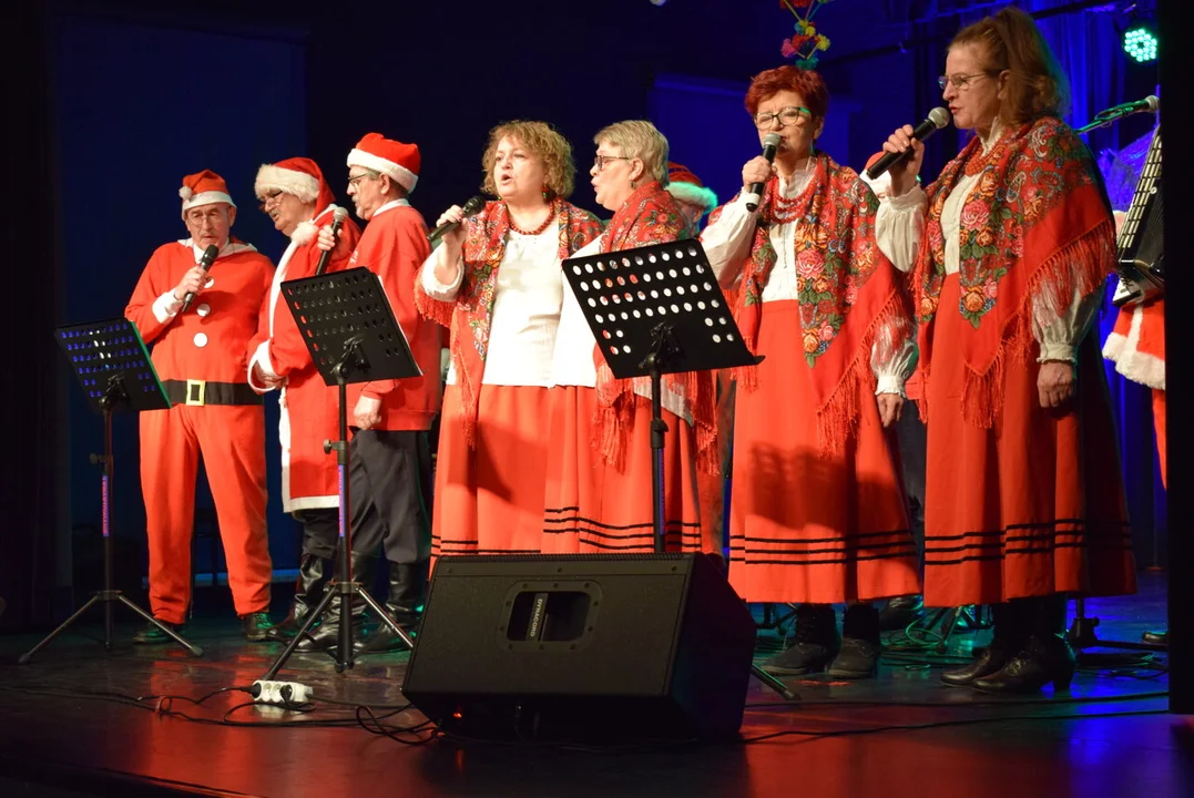 Kolędowanie w Lubartowskim Ośrodku Kultury. Lewartowianie śpiewali kolędy (zdjęcia, film) - Zdjęcie główne