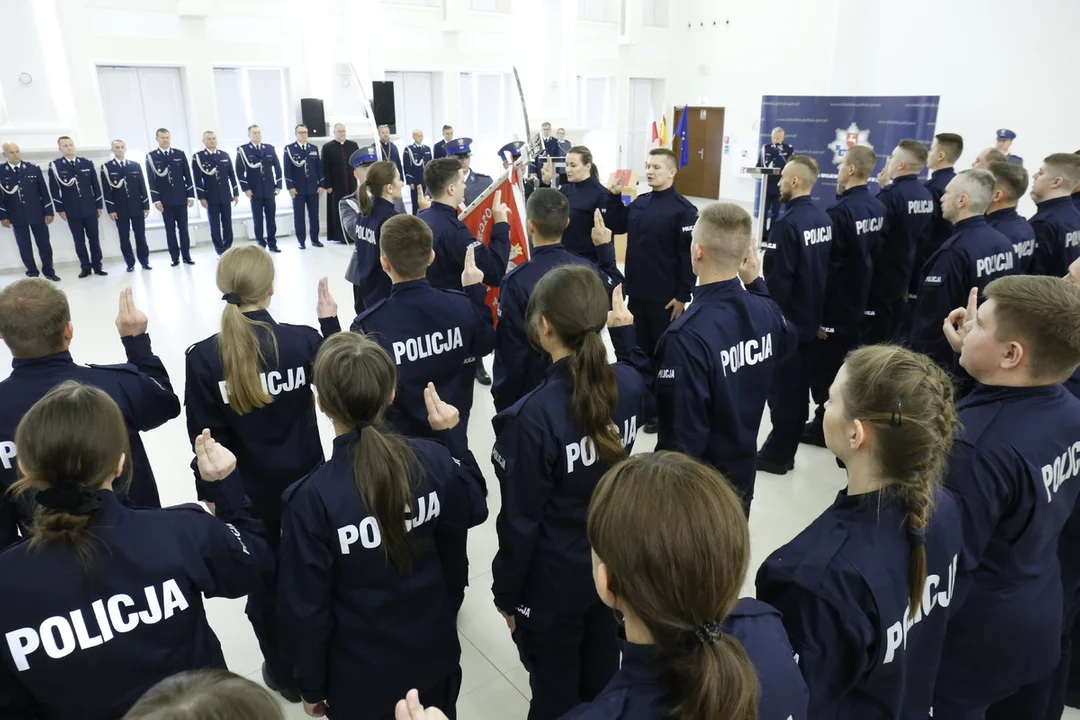 Lublin: Kolejni nowi policjanci zaczynają służbę