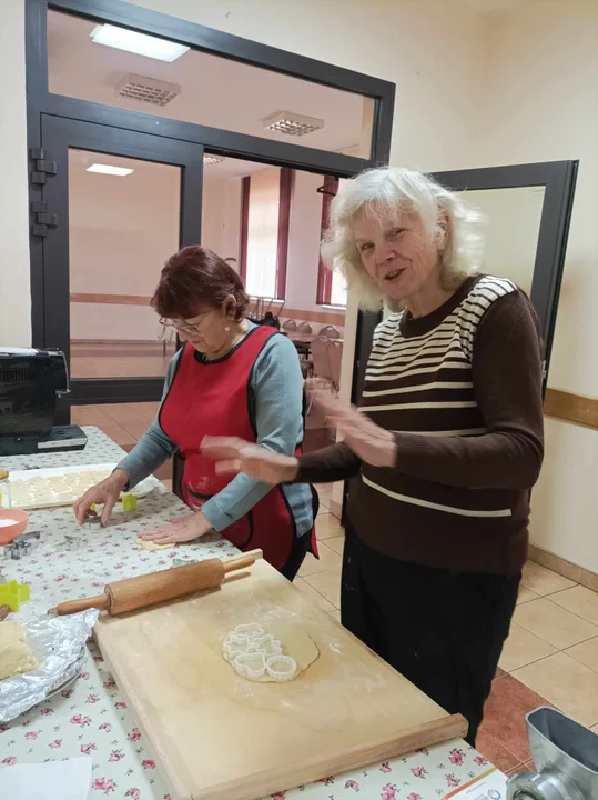 Ale pyszności! Seniorki z Ryżek napiekły ciasteczek! (zdjęcia) - Zdjęcie główne