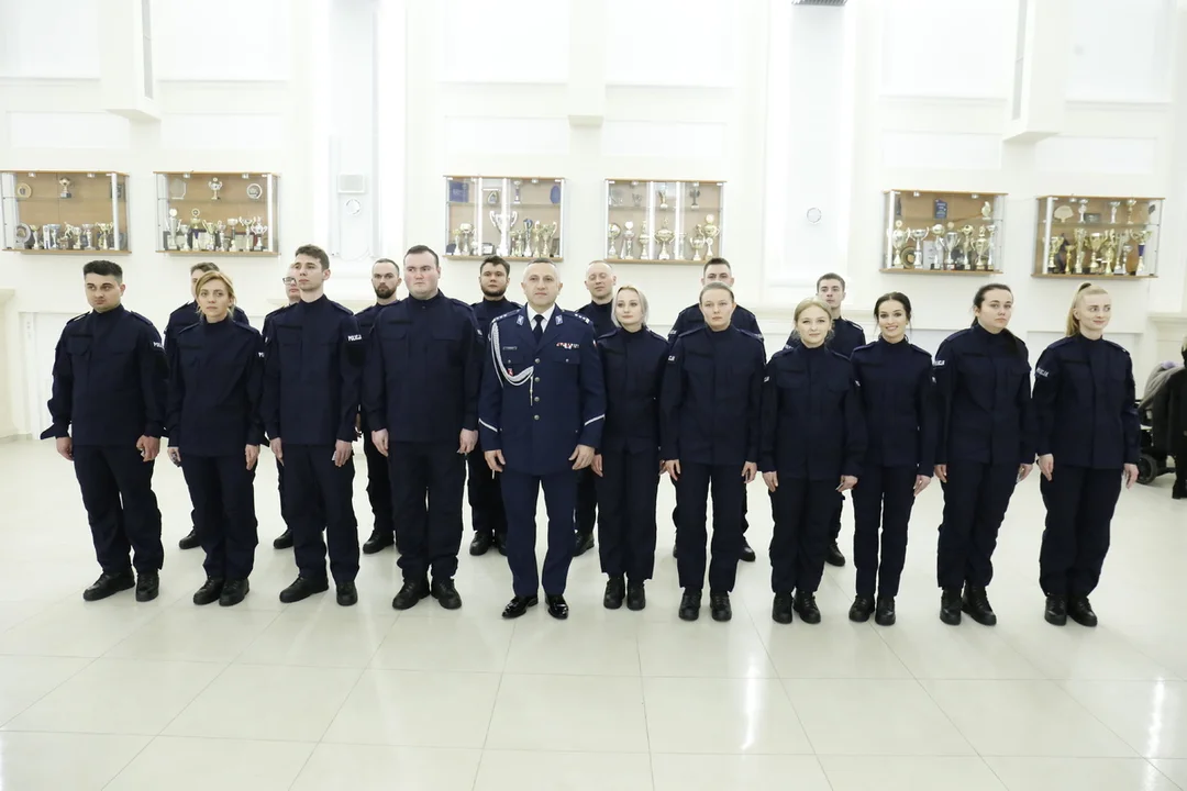 Nowi funkcjonariusze w lubelskiej policji. Złożyli ślubowanie, niedługo zaczną pracę