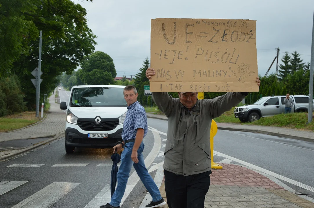 Protest producentów malin w Opolu Lubelskim. Dzień drugi