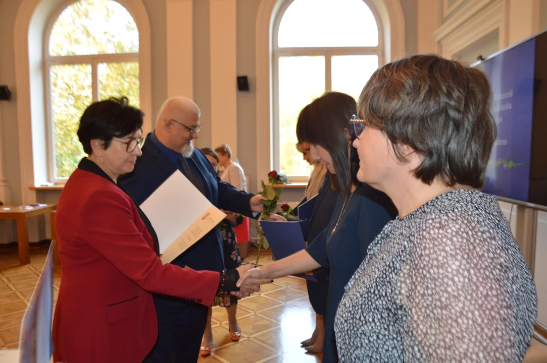 Nagrody i awanse na Dzień Nauczyciel w Starostwie Powiatowym w Puławach