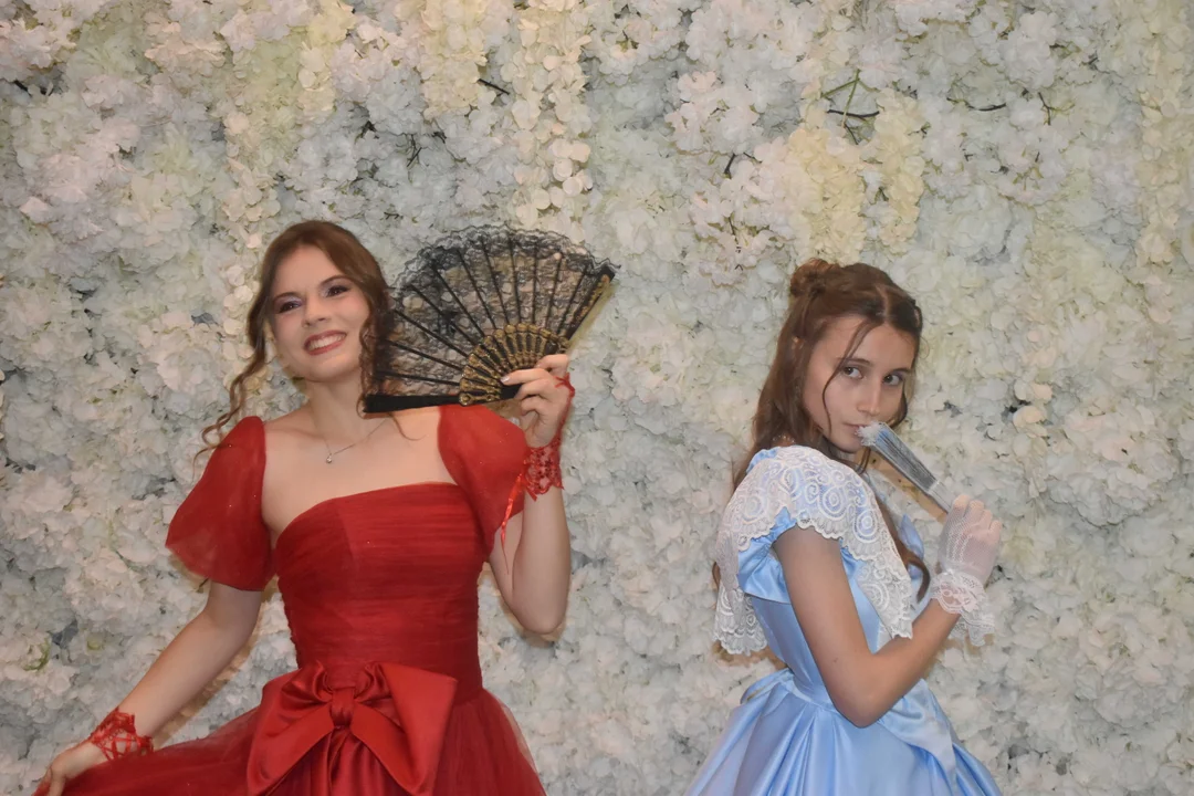 Szyk, elegancja i zabawa na balu XXI LO w Lublinie. Tak wygląda studniówka popularnego "Biskupiaka” [FOTO] - Zdjęcie główne