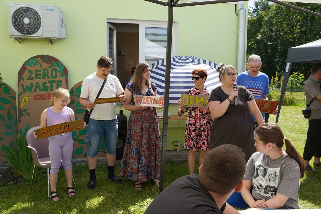 Ze śmieci powstały prawdziwe dzieła. Dzień Rodziny w DŚDS - Zdjęcie główne