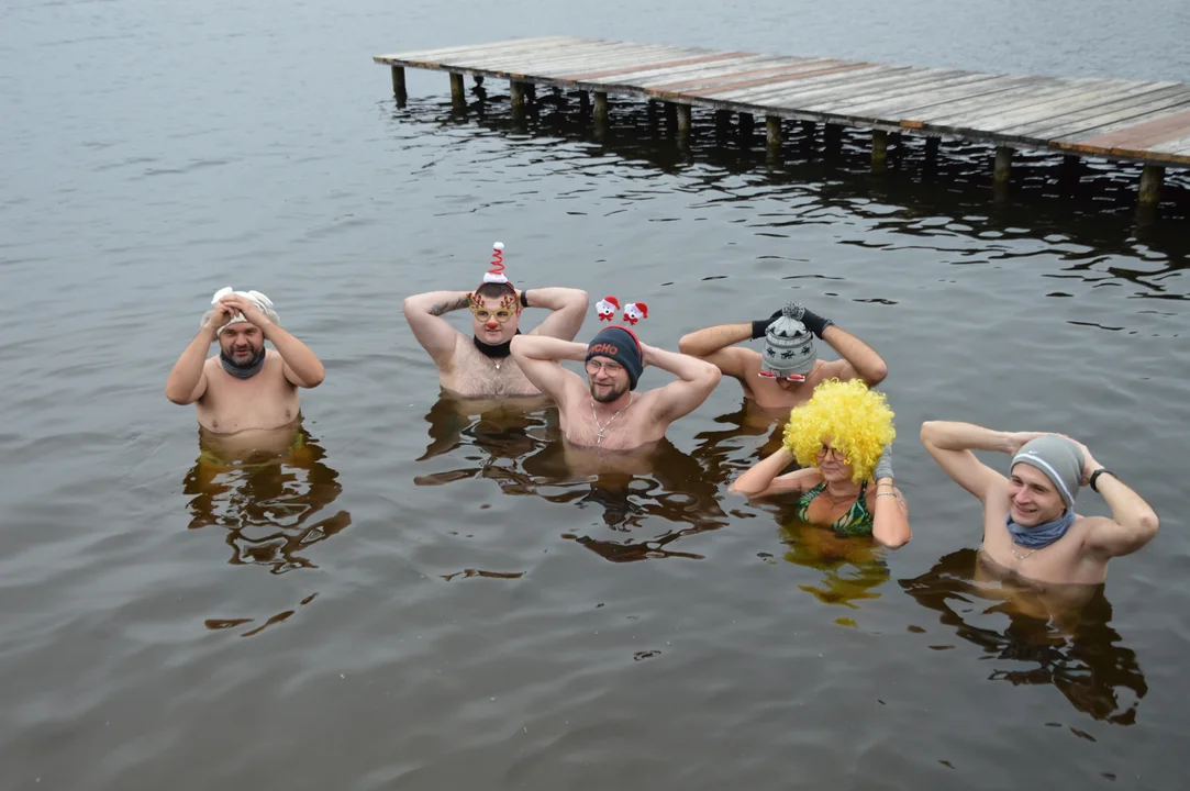 Rozpoczęcie sezonu morsowego nad zalewem w Janowicach