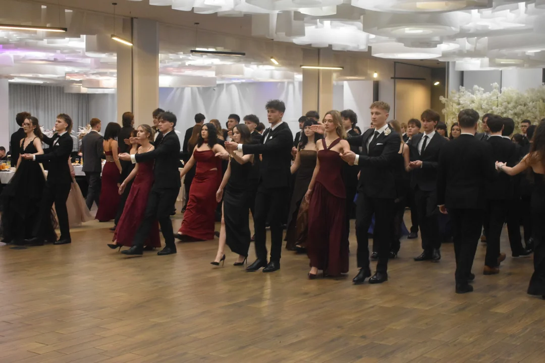 Studniówka II LO w Lublinie. Tak bawią się maturzyści popularnego "Zamoya"