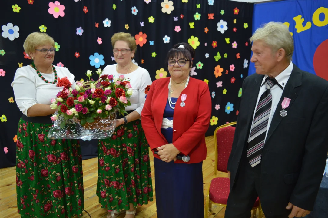 GMINA TRZEBIESZÓW Złoci Jubilaci idą razem przez życie od 50 lat. Uroczystość wręczenia medali od prezydenta RP.