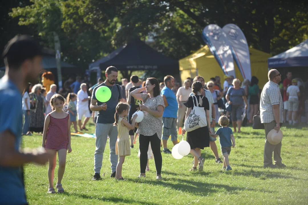 Piknik „Rodzina 800+”. Podatnicy sfinansowali watę cukrową, popcorn i dmuchańce? [ZDJĘCIA] - Zdjęcie główne