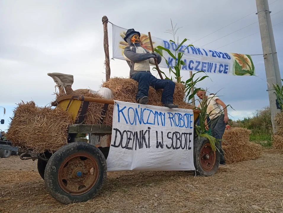 Kraczewice z dożynkowym rozmachem. Taki witacz trudno było przeoczyć! - Zdjęcie główne