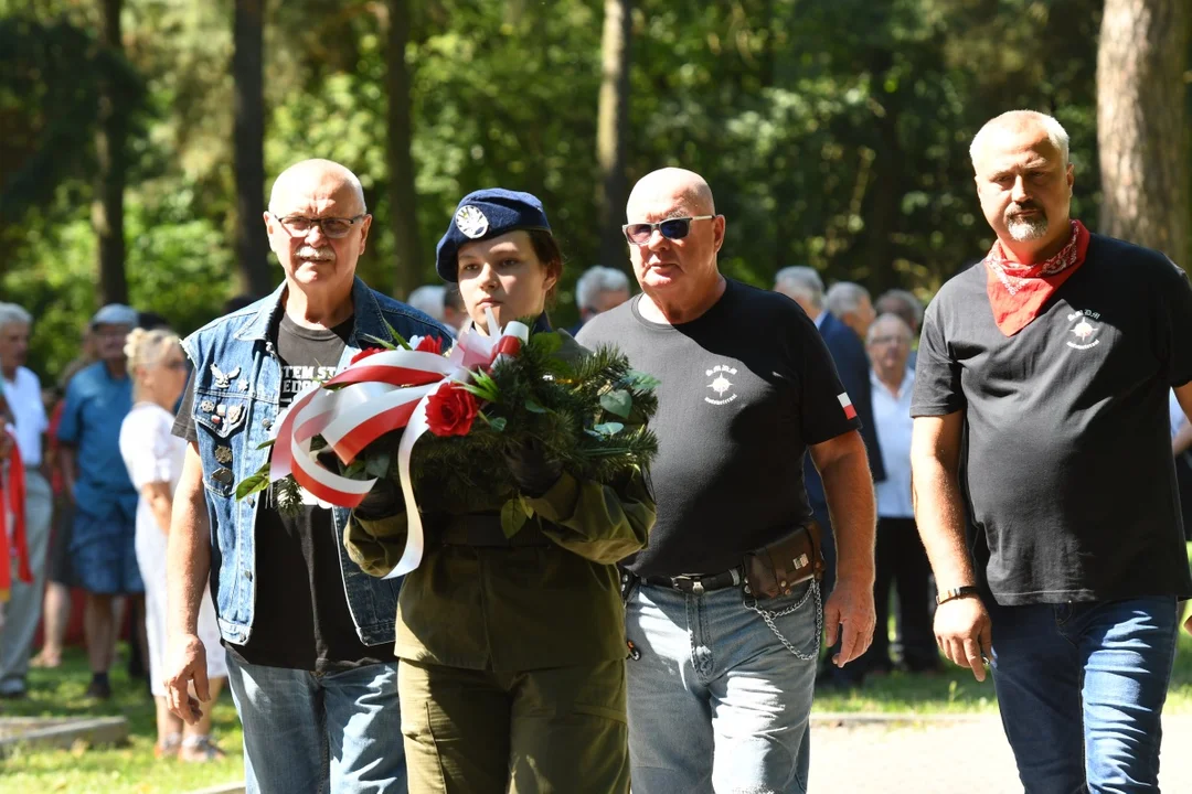 Motoweterani uczcili Święto Wojska Polskiego. Urządzili symboliczny rajd motocyklowy - Zdjęcie główne