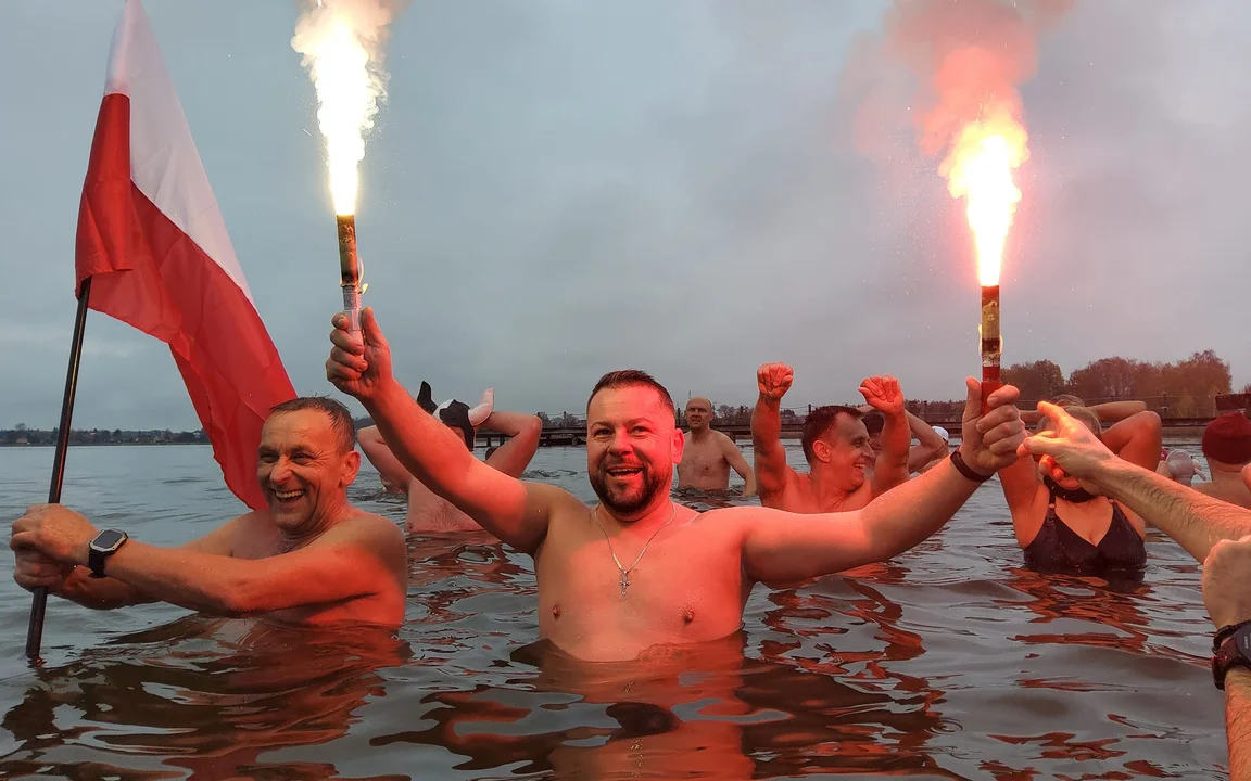 Morsujący Firlej uczcił Święto Niepodległości (zdjęcia) - Zdjęcie główne